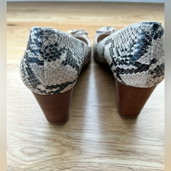Authentic Cole Haan women’s shoes. Size 8.5. Snake print. Wedge. Barely worn. - Picture 5 of 6